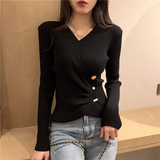 V-Neck Buttoned Slim Knit Top - Simple and Stylish, Perfect for Showcasing Your Curves